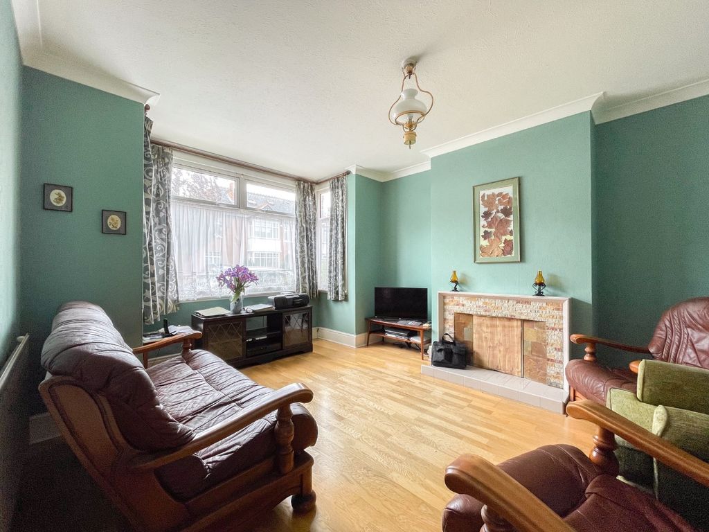 Property photo 2 of 15 3992783