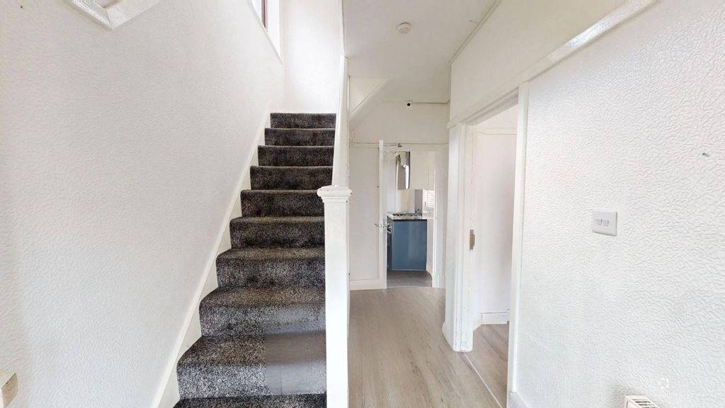 Property photo 2 of 17 Image