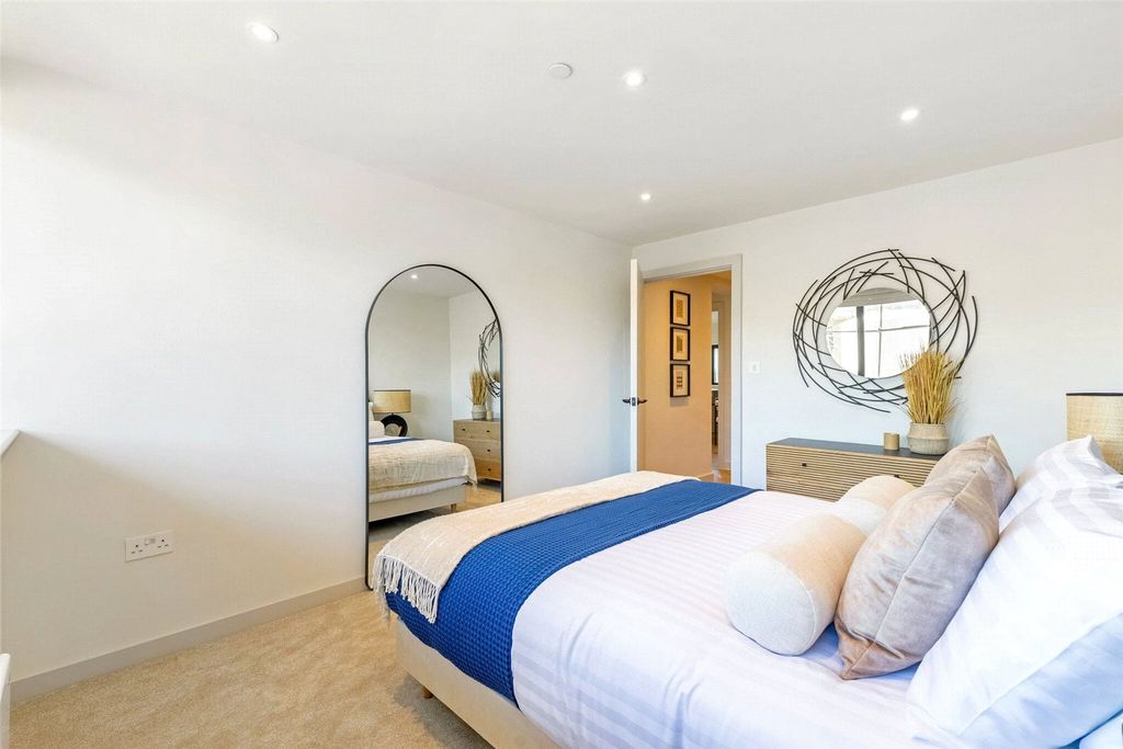 Property photo 3 of 9 Show Home