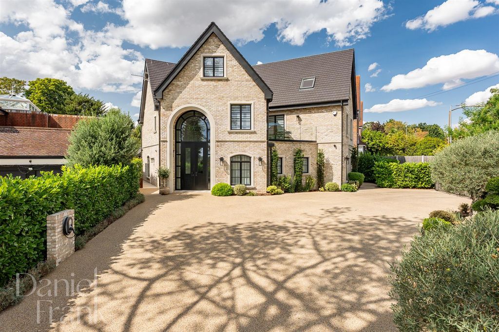 Property photo 1 of 81