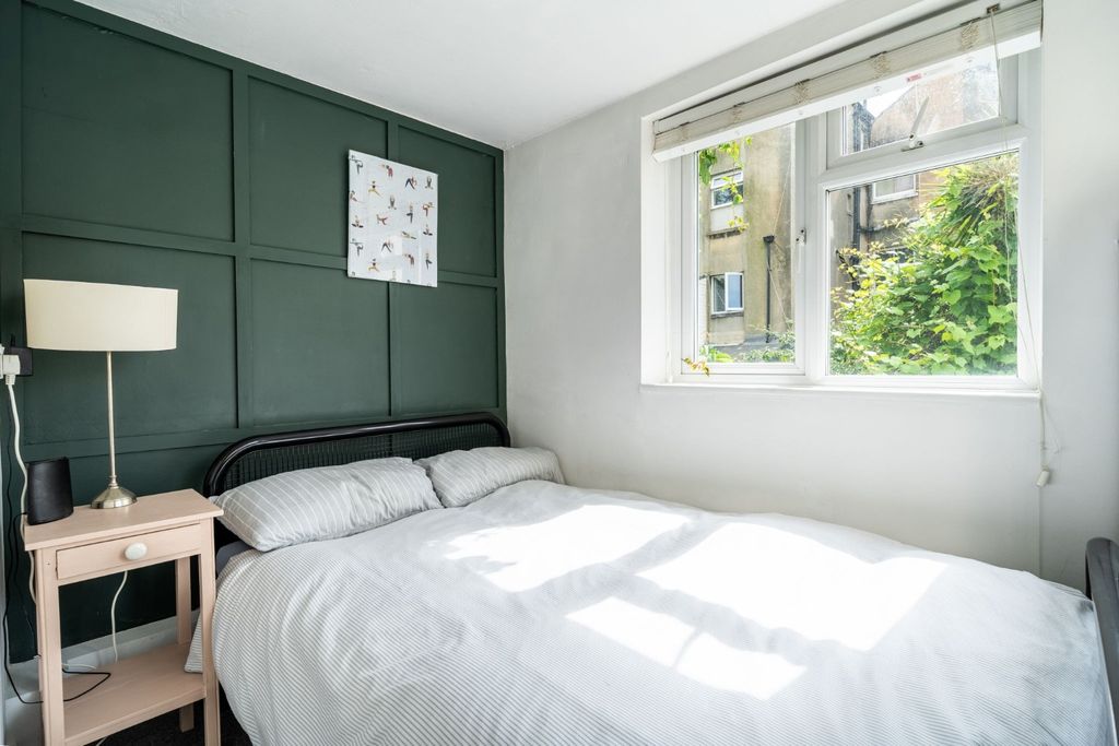 Property photo 3 of 10 4272764
