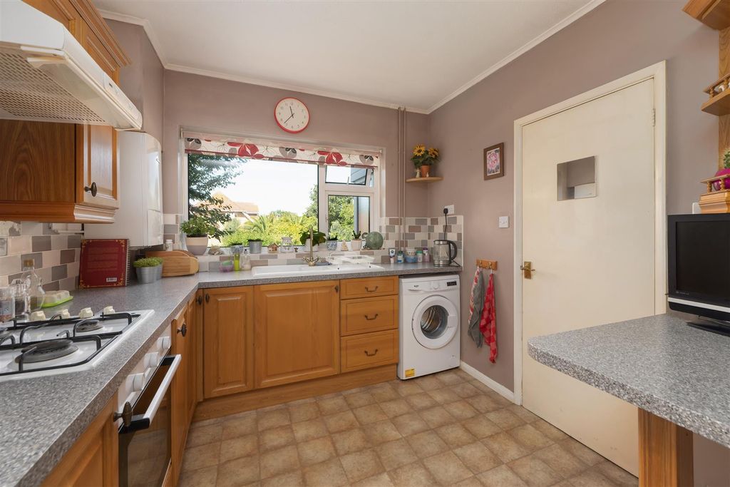 Property photo 3 of 13 Bridewell Park, Whitstable