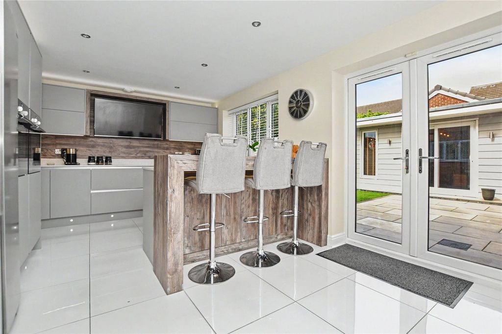 Property photo 2 of 24 Picture No. 72