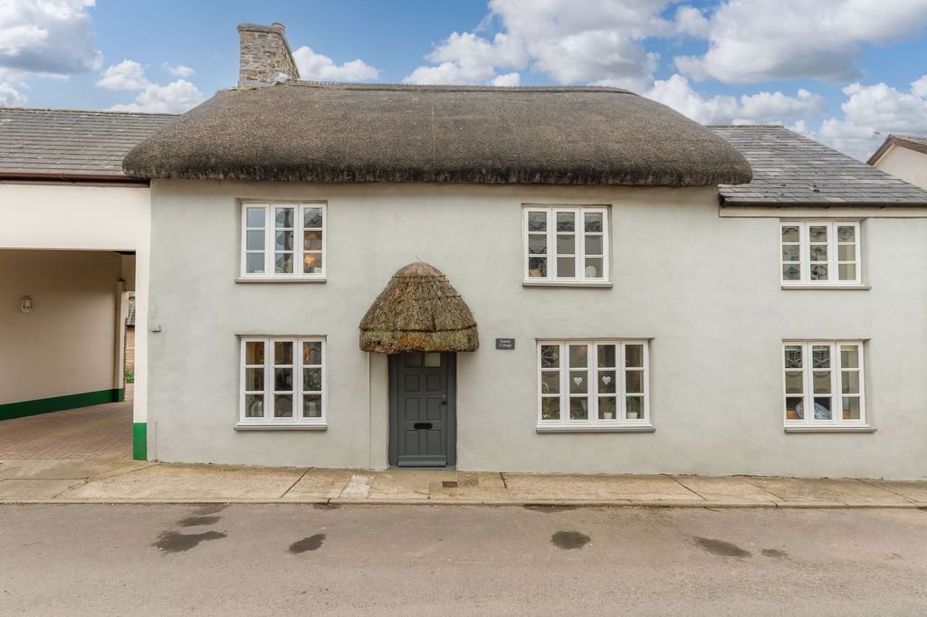 Property photo 1 of 18