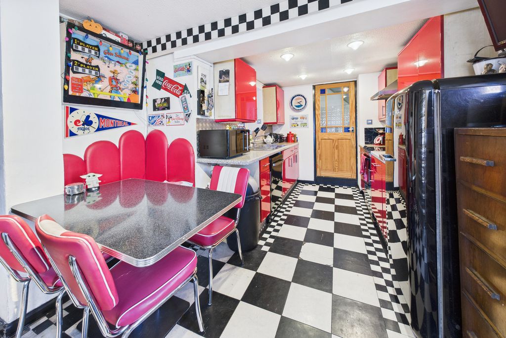 Property photo 3 of 21