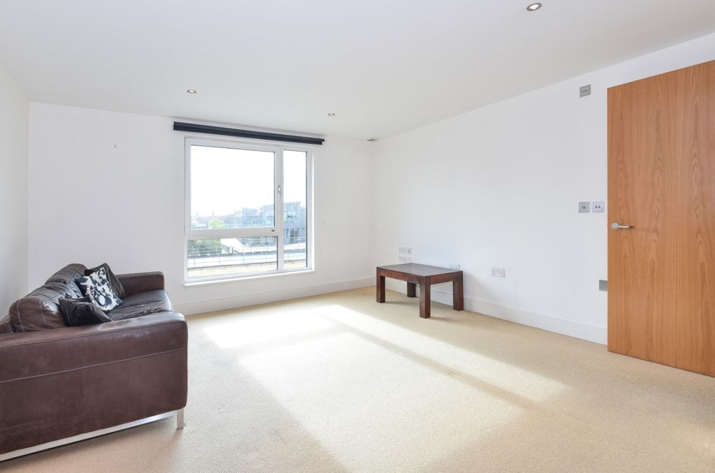 Property photo 3 of 7 213323 (4)