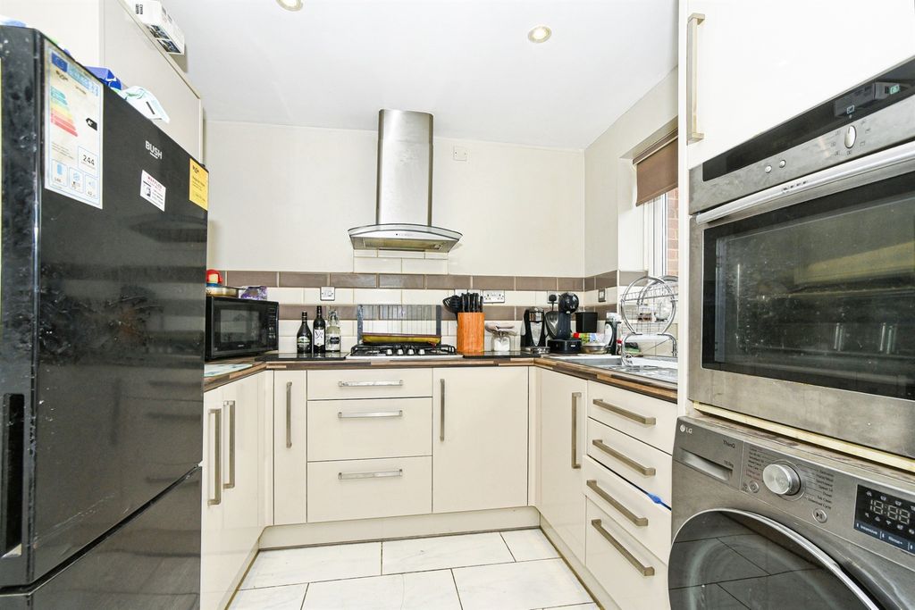 Property photo 2 of 17