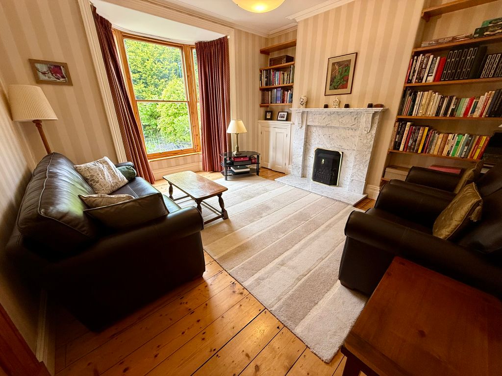 Property photo 2 of 33