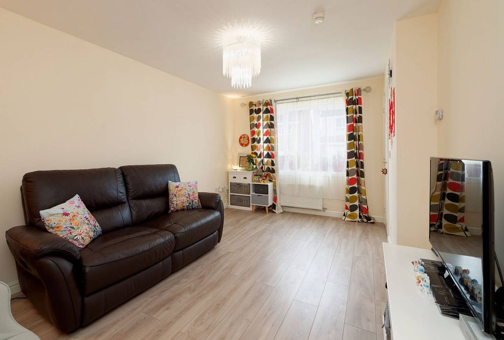 Property photo 2 of 24