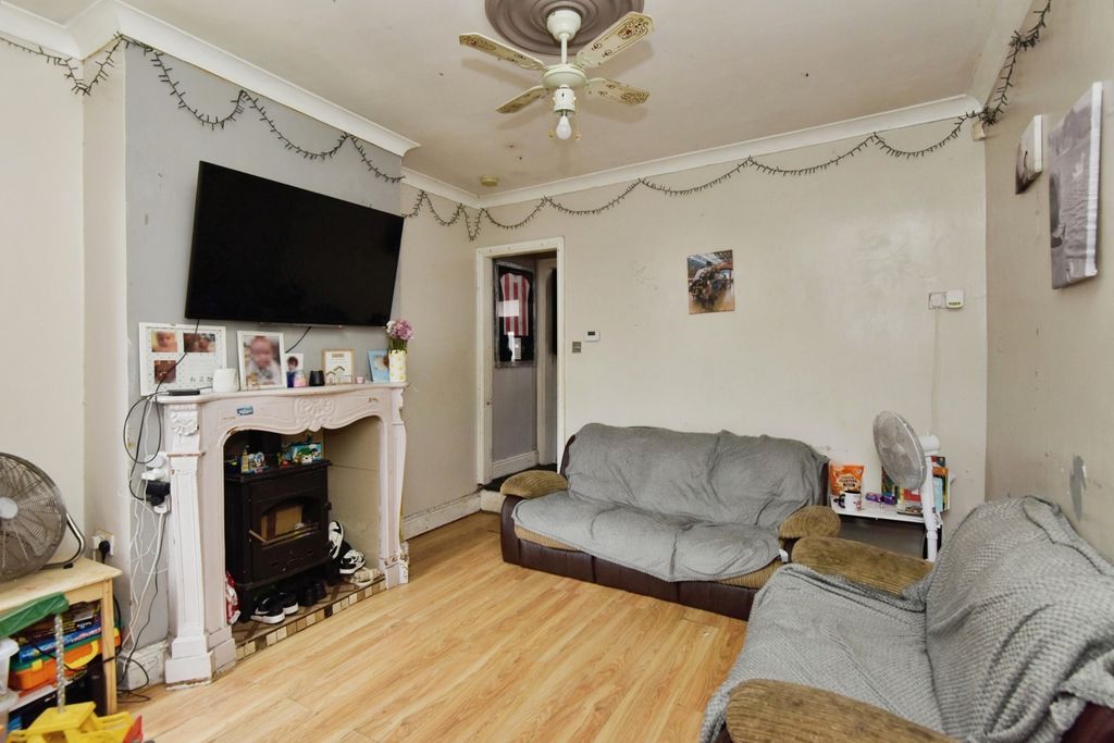 Property photo 2 of 15 Pbox-Img.Jpg
