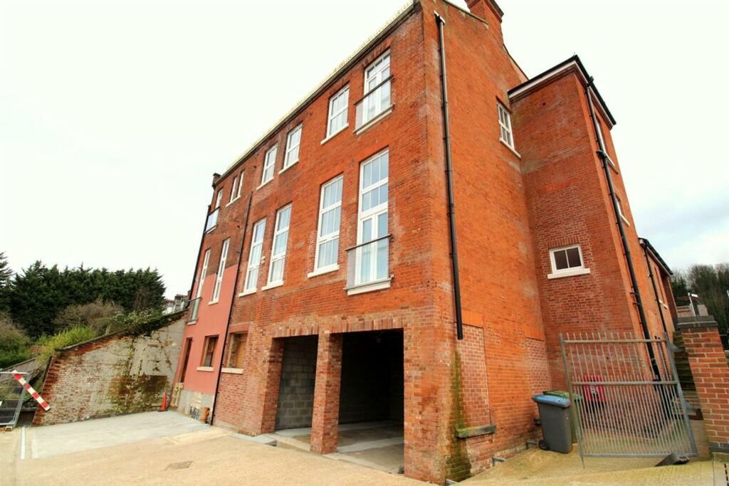 Property photo 1 of 6
