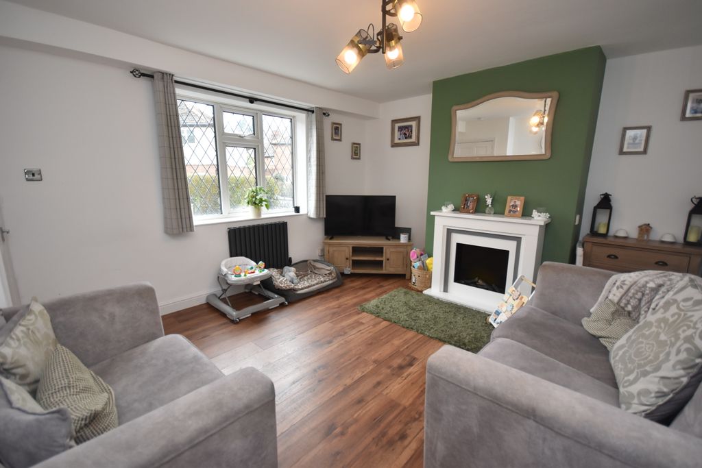 Property photo 3 of 16 Lounge