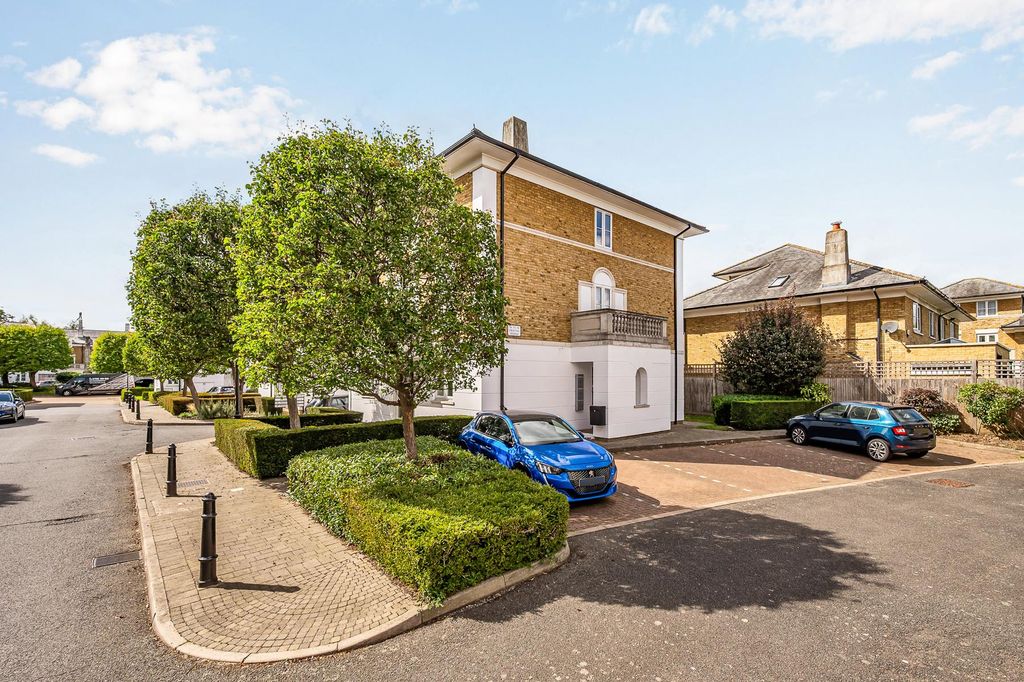 Property photo 2 of 11