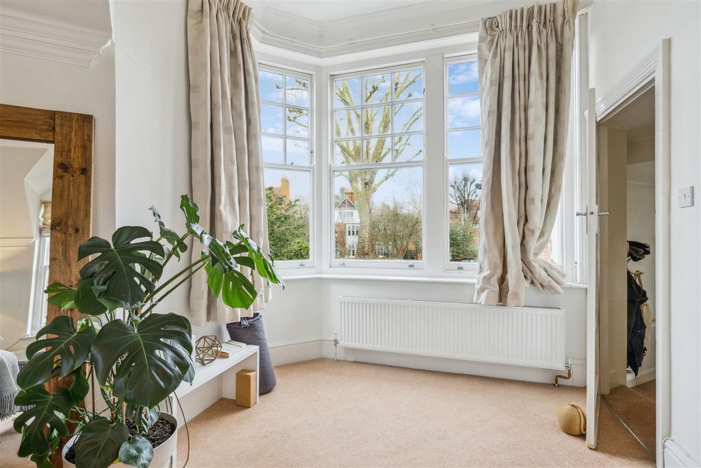 Property photo 3 of 14 Kara Lodge, W4 - For Sale