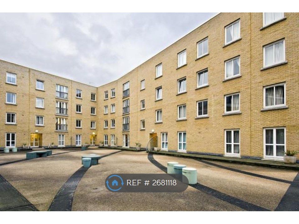 Property photo 3 of 12 Courtyard