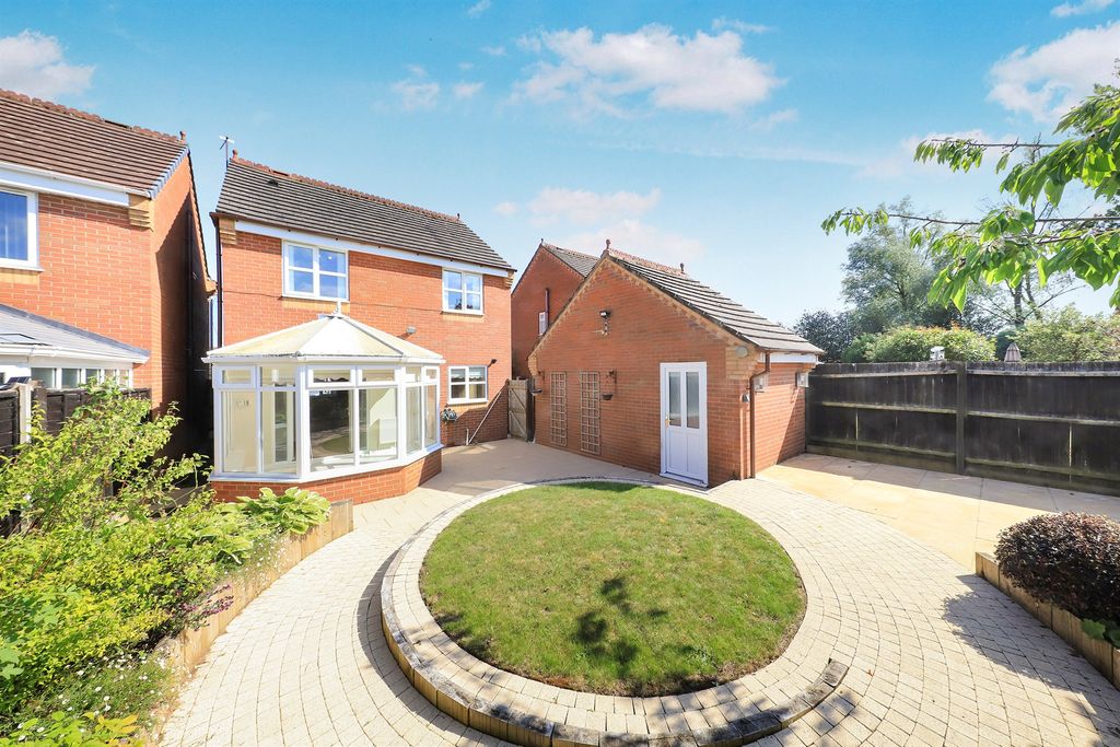 Property photo 2 of 17