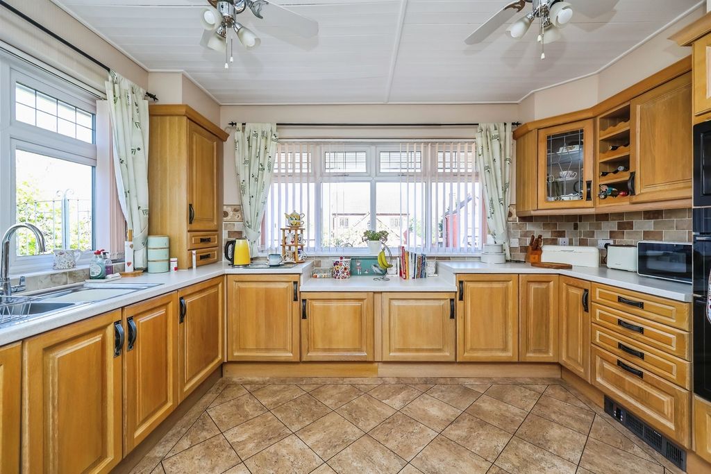 Property photo 3 of 22