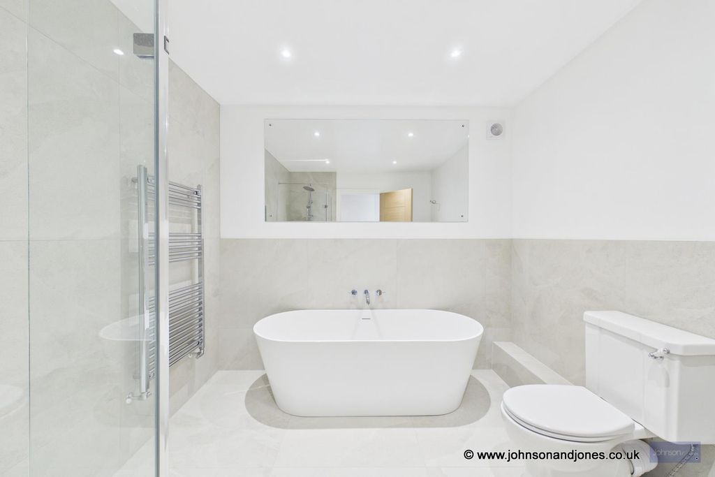 Property photo 2 of 27 14 Bath.Jpg