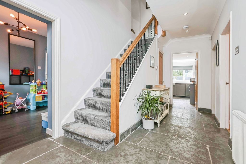 Property photo 2 of 21