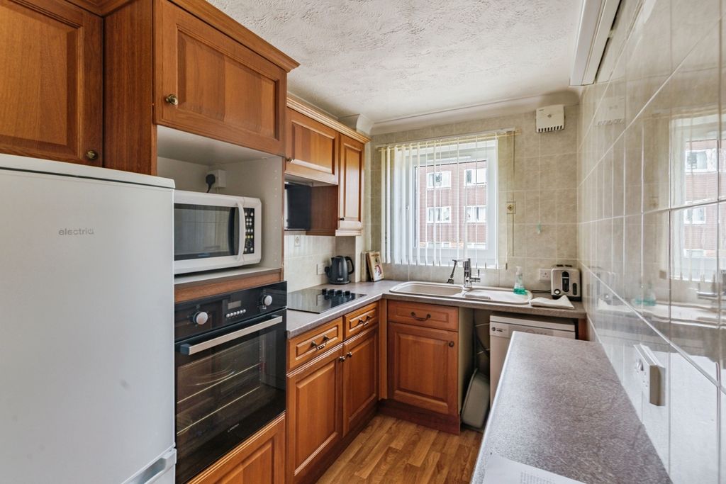 Property photo 2 of 16 Kitchen