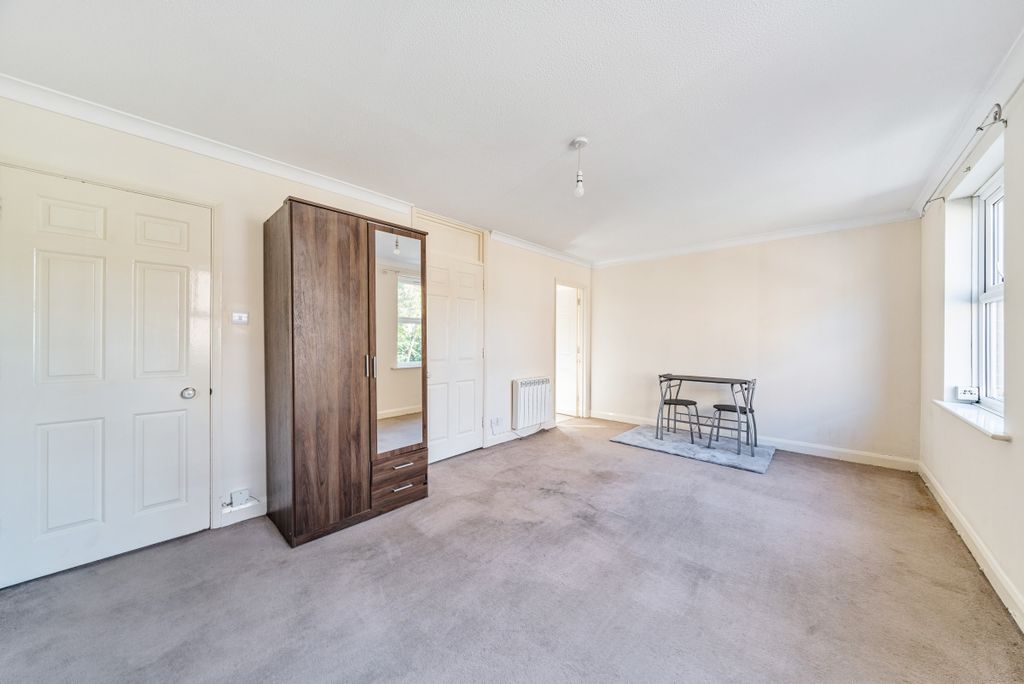 Property photo 2 of 9 1036993 (2)