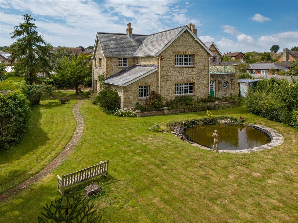 Property photo 2 of 31