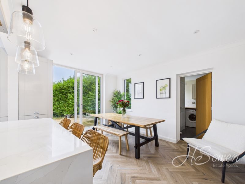 Property photo 3 of 16 Photo 7