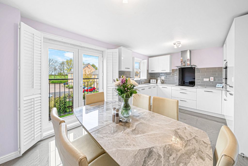 Property photo 3 of 12 Picture No. 11