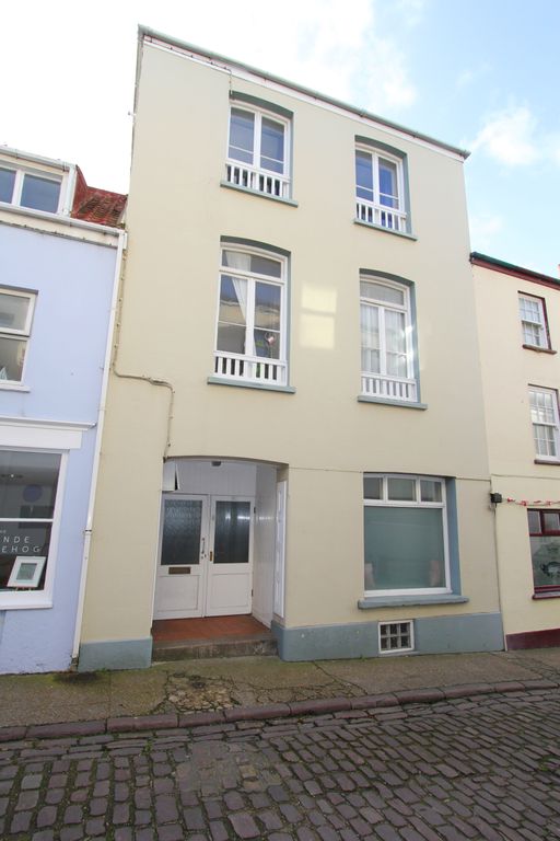 Property photo 1 of 8