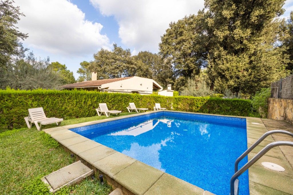 Property photo 1 of 20 Pool (1)