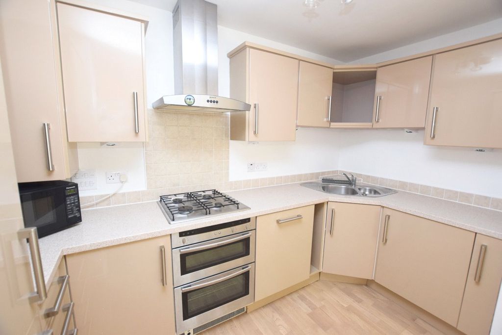 Property photo 2 of 6 Kitchen