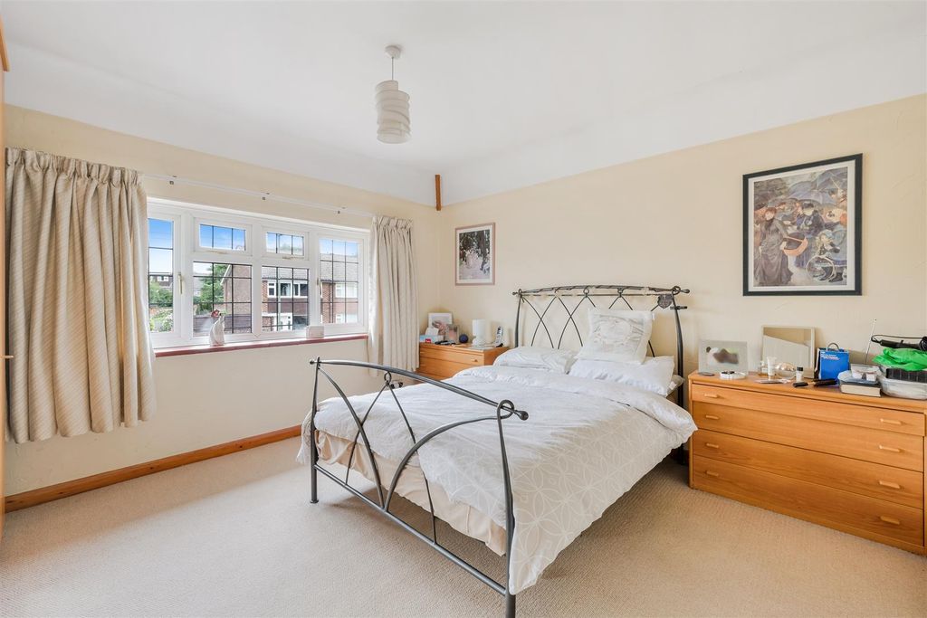 Property photo 3 of 16 Nutfield Road  (8).Jpg