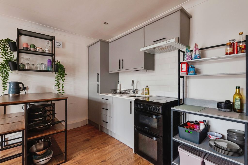 Property photo 2 of 19 Pbox-Img.Jpg