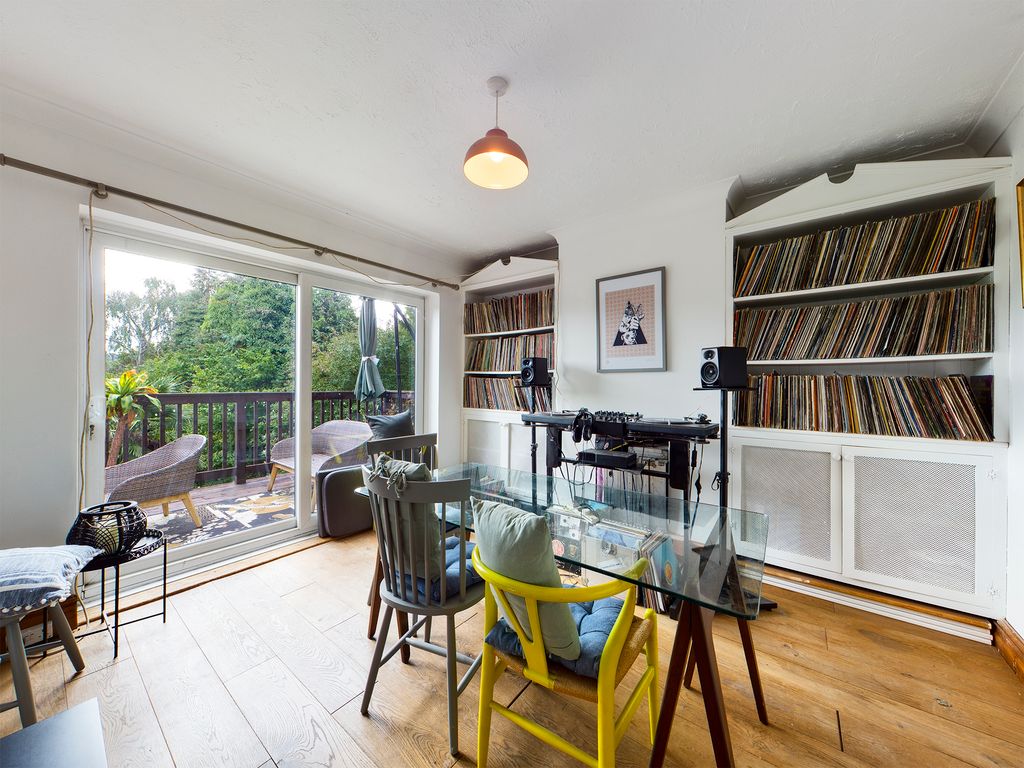 Property photo 3 of 16 Cam00080P1-Pr0397-Still03