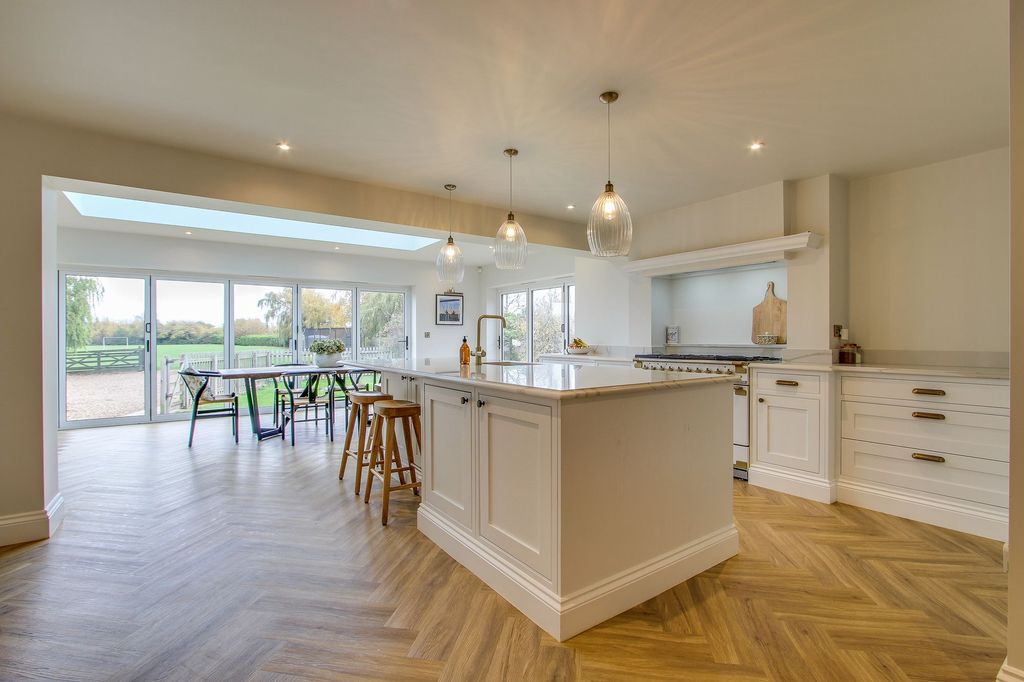 Property photo 3 of 47