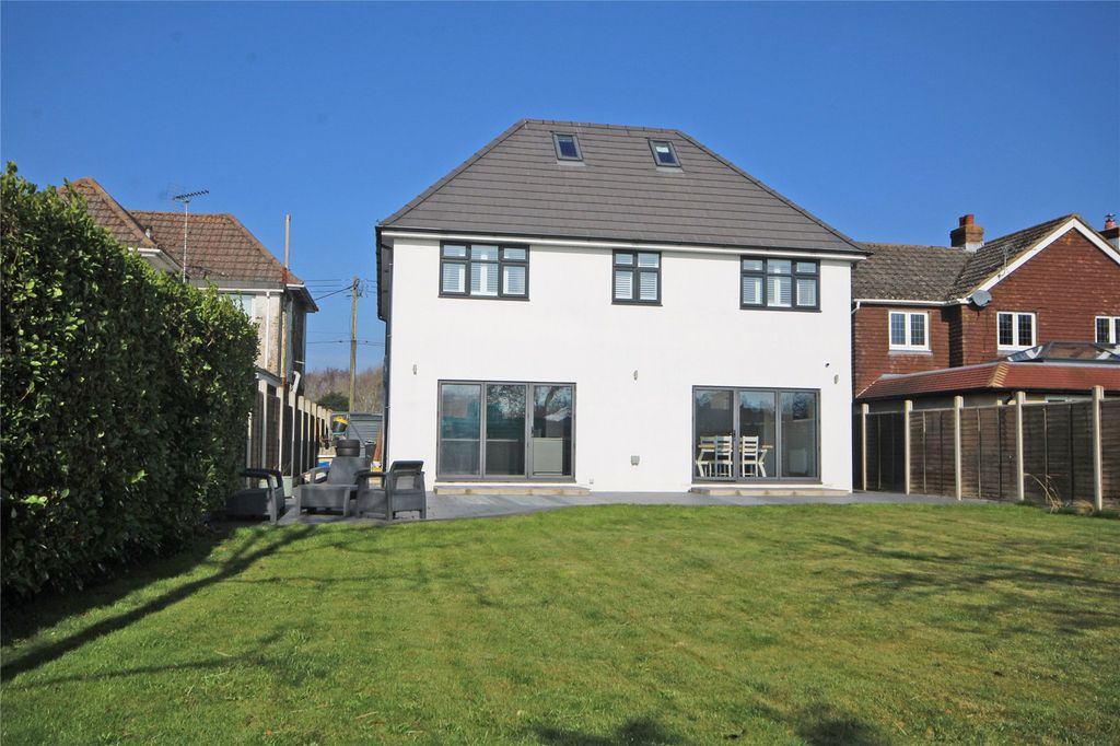 Property photo 2 of 16 Picture No. 18
