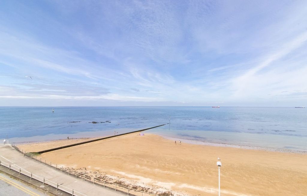 Property photo 2 of 11 Picture 2