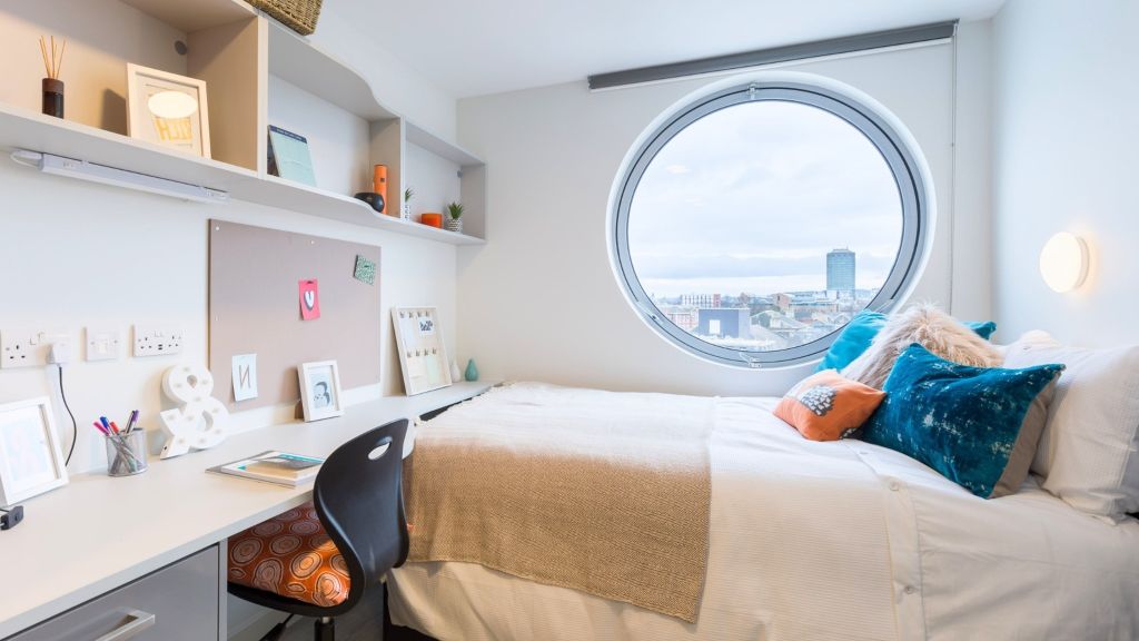 Property photo 1 of 9 Bedroom