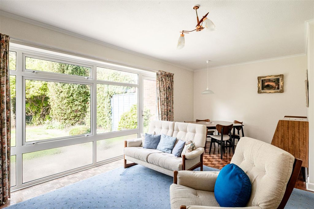 Property photo 3 of 15 64 Barnmead-10.Jpg