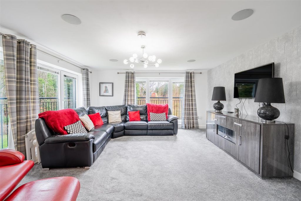 Property photo 3 of 16 Lounge-2.Jpg