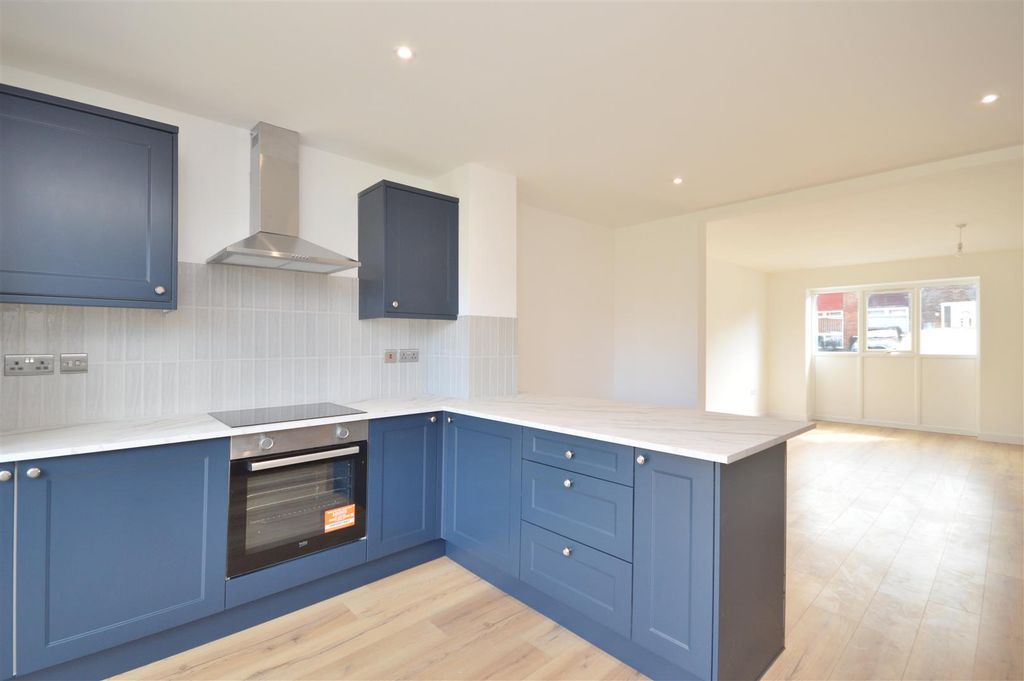 Property photo 3 of 14 Kitchen / Diner