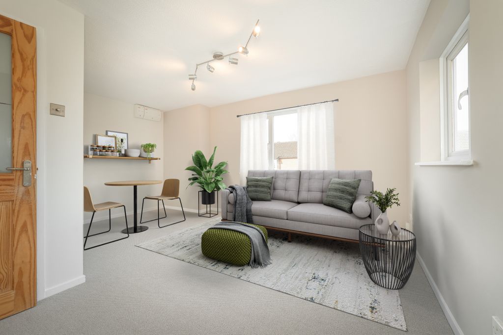 Property photo 2 of 7 Living Room