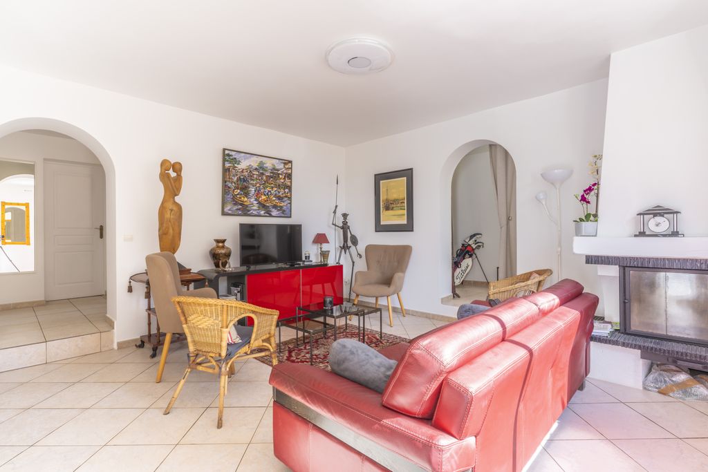 Property photo 3 of 10