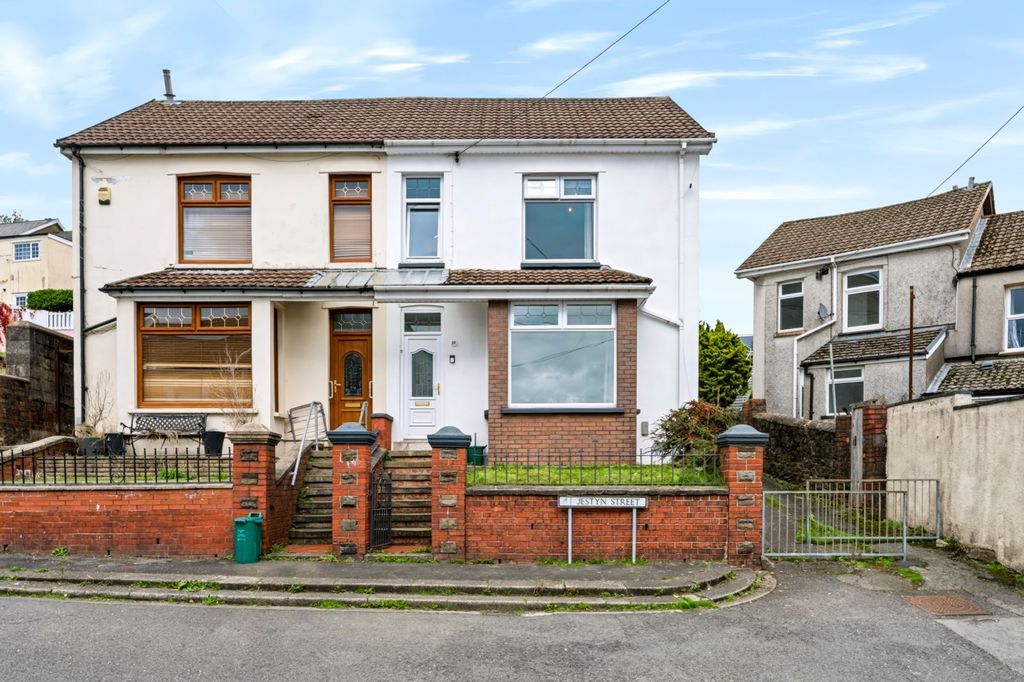Property photo 1 of 30