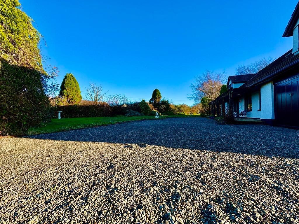 Property photo 3 of 39 Driveway