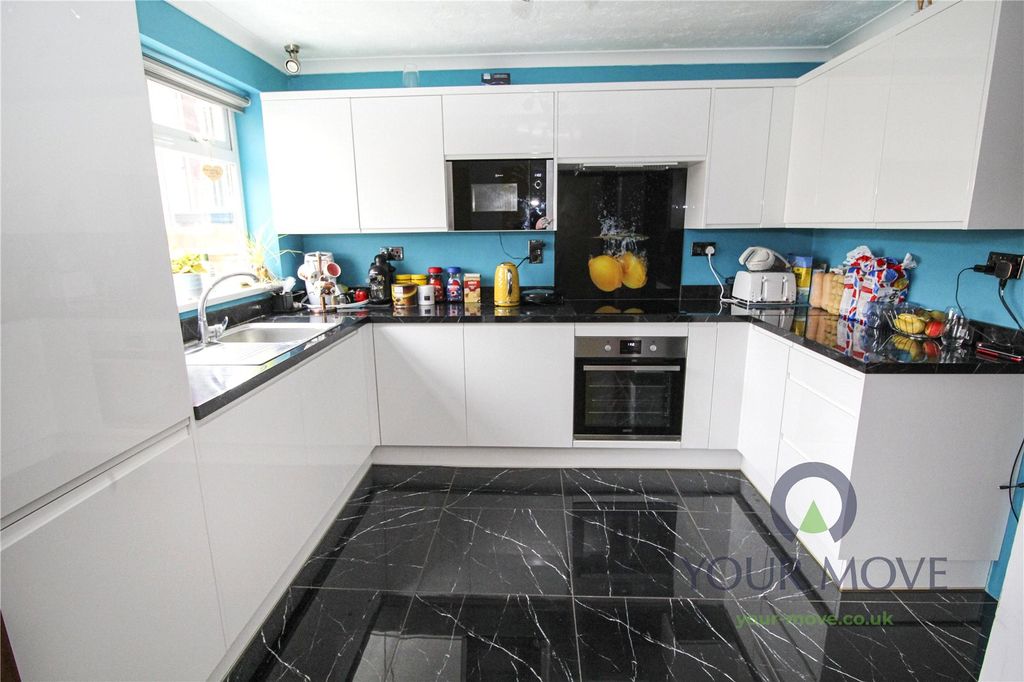 Property photo 1 of 20 Kitchen