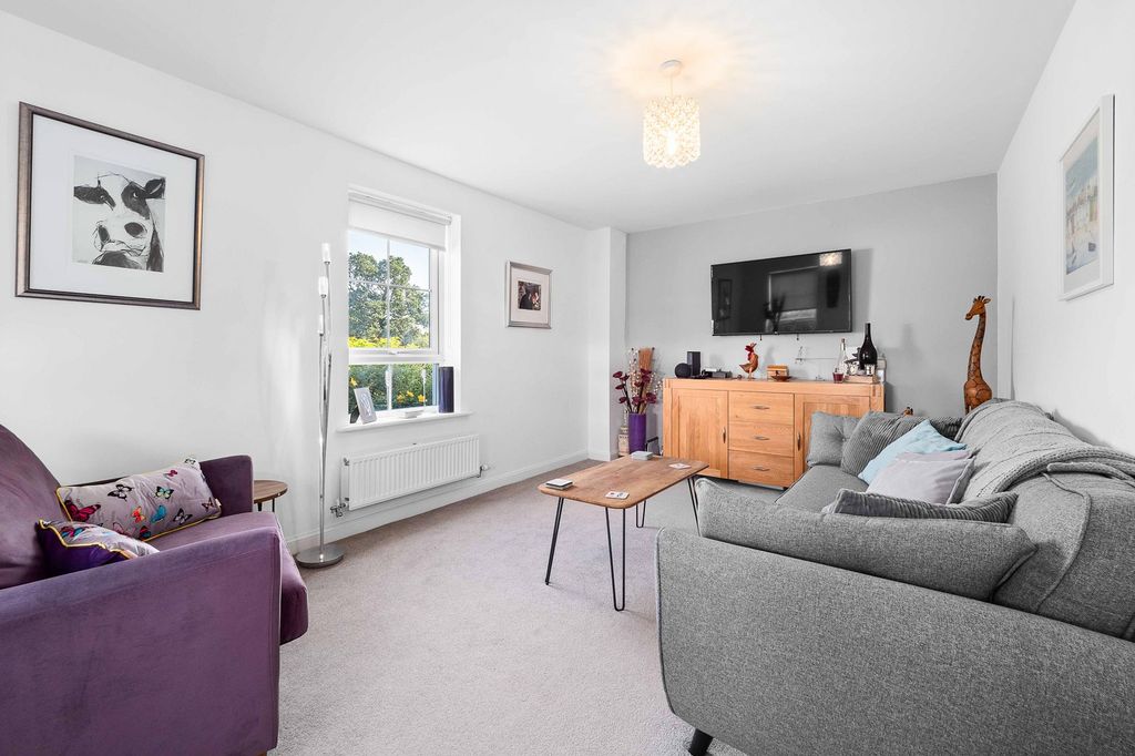 Property photo 3 of 40