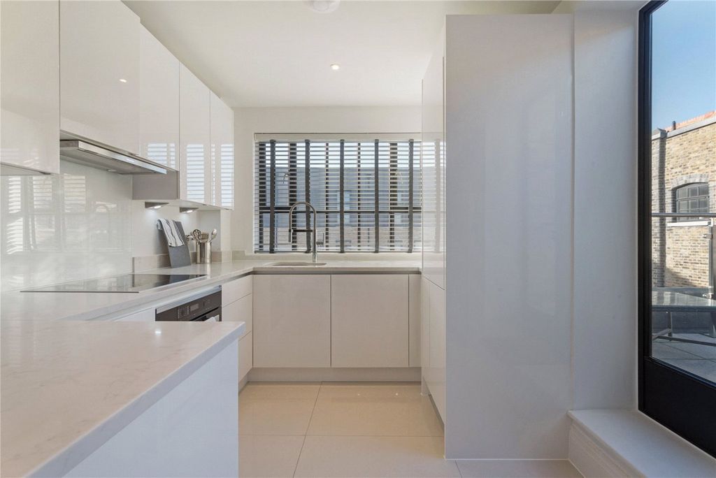 Property photo 2 of 8 Kitchen