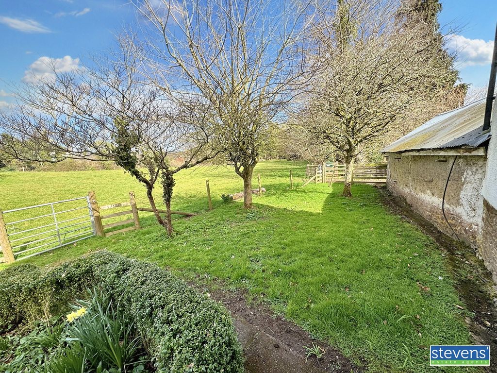 Property photo 2 of 12 Image00003