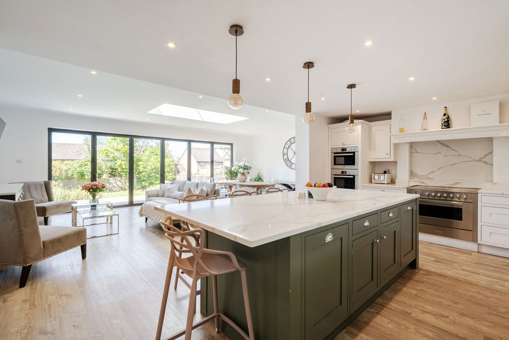 Property photo 2 of 25 1446157-9-69Ea1Bb...